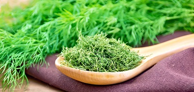 Peso de uma colher de sopa de erva verde